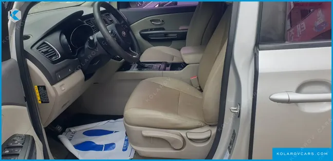 KIA CARNIVAL 11-SEATER DELUXE