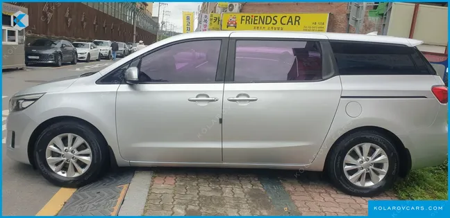 KIA CARNIVAL 11-SEATER DELUXE