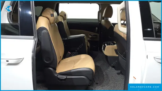 KIA CARNIVAL GASOLINE 11-SEATER NOBLESSE