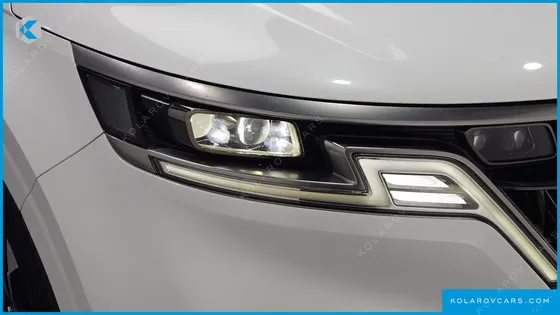 KIA CARNIVAL DIESEL 9-SEATER SIGNATURE