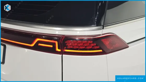 KIA CARNIVAL DIESEL 9-SEATER SIGNATURE