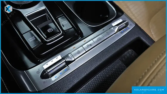 KIA CARNIVAL DIESEL 9-SEATER SIGNATURE