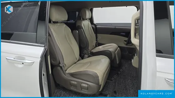 KIA CARNIVAL DIESEL 7-SEATER SIGNATURE