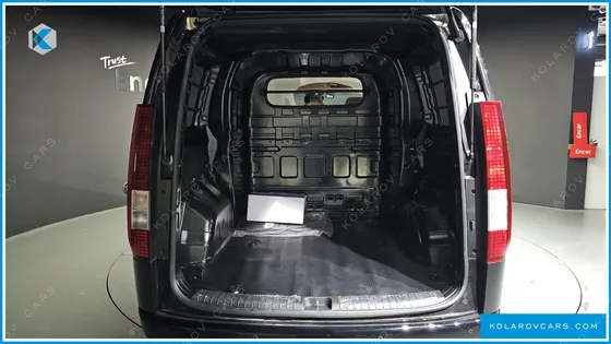 HYUNDAI STARIA L3.5 CARGO 5-SEATER