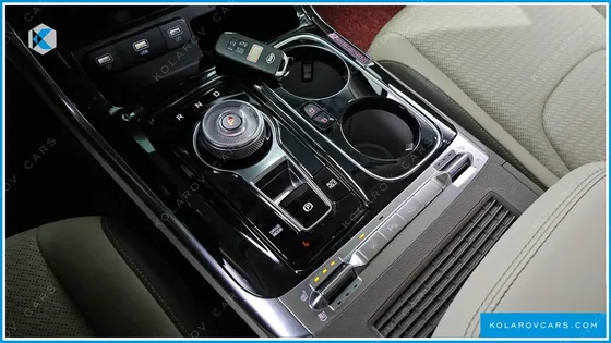 KIA CARNIVAL GASOLINE 9-SEATER HI-LIMOUSINE