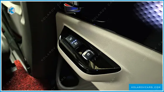 KIA CARNIVAL GASOLINE 9-SEATER HI-LIMOUSINE