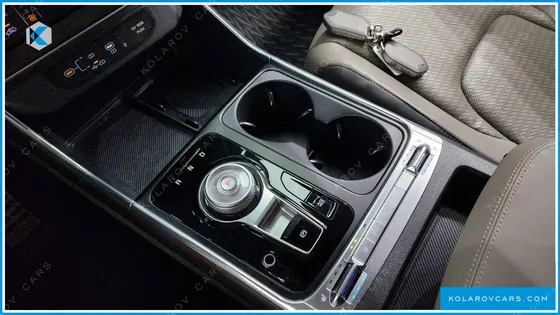 KIA CARNIVAL GASOLINE 7-SEATER NOBLESSE