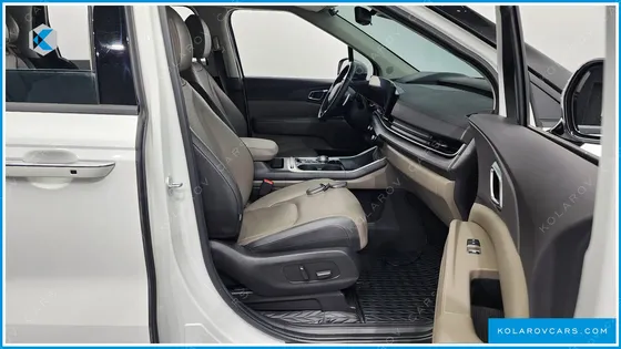 KIA CARNIVAL GASOLINE 7-SEATER NOBLESSE