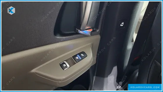 KIA CARNIVAL GASOLINE 7-SEATER NOBLESSE