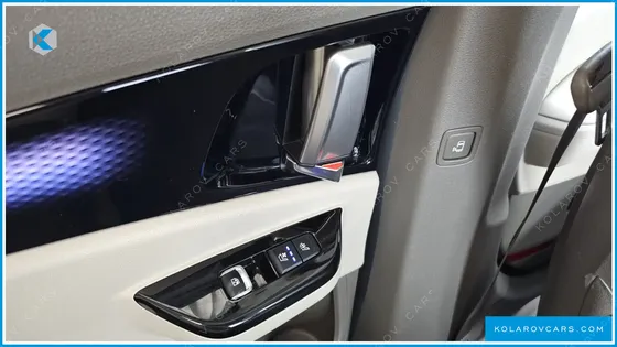 KIA CARNIVAL GASOLINE 9-SEATER HI-LIMOUSINE