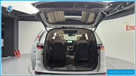KIA CARNIVAL GASOLINE 9-SEATER HI-LIMOUSINE