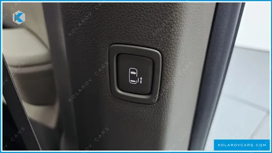 KIA CARNIVAL 9-SEATER HI-LIMOUSINE