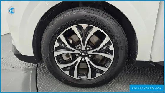 KIA CARNIVAL 9-SEATER NOBLESSE