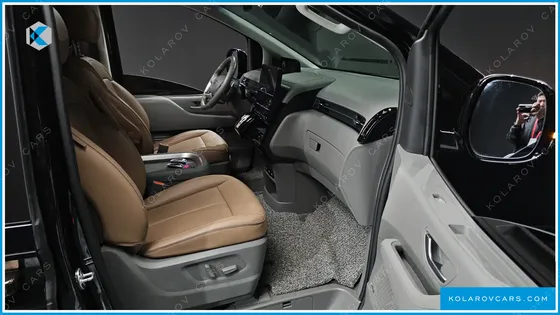 HYUNDAI STARIA 4WD LOUNGE 9-SEATER