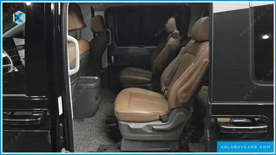 HYUNDAI STARIA 4WD LOUNGE 9-SEATER