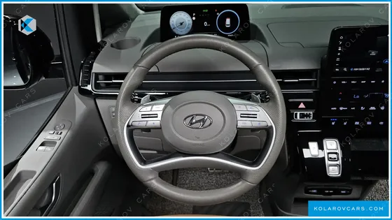 HYUNDAI STARIA 4WD LOUNGE 9-SEATER