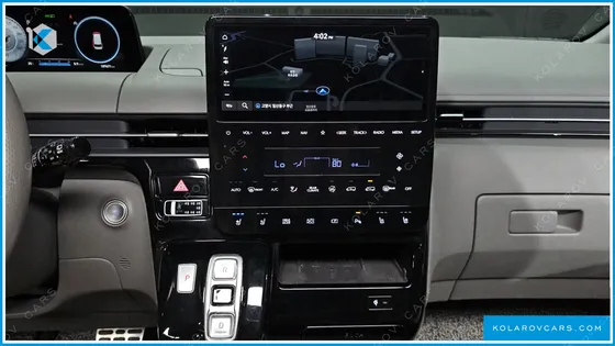 HYUNDAI STARIA 4WD LOUNGE 9-SEATER
