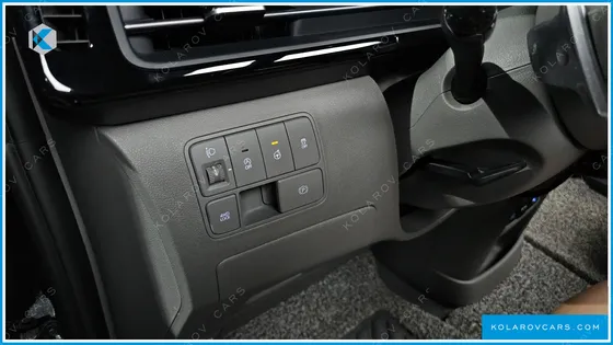 HYUNDAI STARIA 4WD LOUNGE 9-SEATER