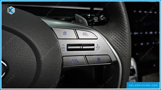 HYUNDAI STARIA 4WD LOUNGE 9-SEATER