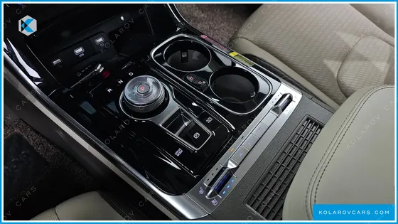 KIA CARNIVAL GASOLINE 7-SEATER HI-LIMOUSINE