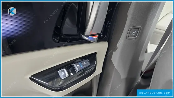 KIA CARNIVAL GASOLINE 7-SEATER HI-LIMOUSINE