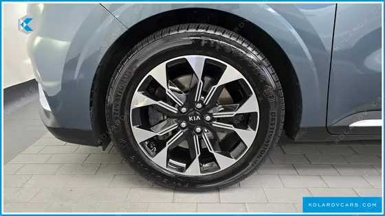 KIA CARNIVAL GASOLINE 9-SEATER SIGNATURE