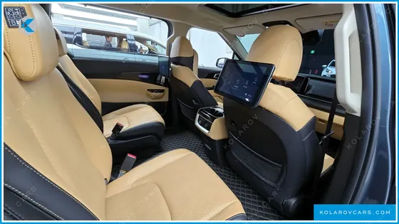 KIA CARNIVAL GASOLINE 9-SEATER SIGNATURE
