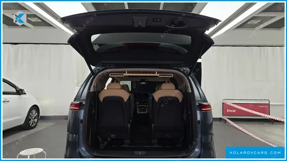 KIA CARNIVAL GASOLINE 9-SEATER SIGNATURE