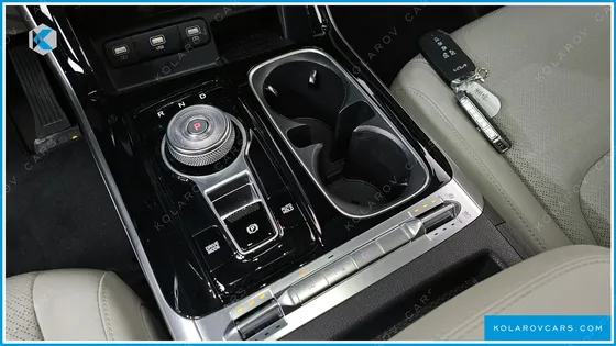KIA CARNIVAL GASOLINE 9-SEATER NOBLESSE