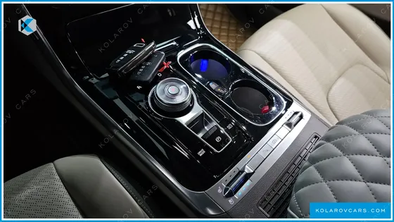 KIA CARNIVAL GASOLINE 7-SEATER HI-LIMOUSINE