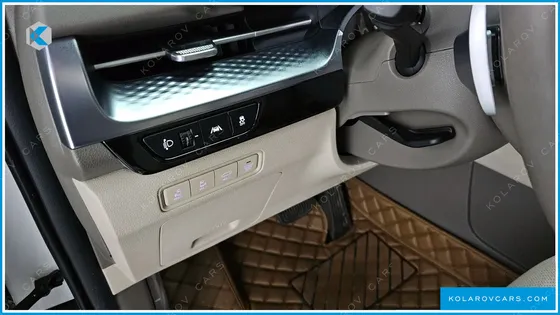 KIA CARNIVAL GASOLINE 7-SEATER HI-LIMOUSINE