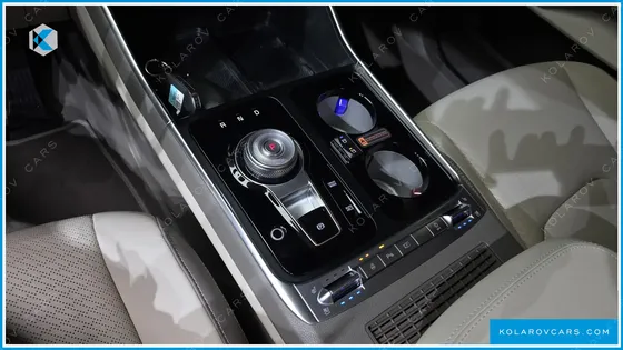 KIA CARNIVAL HEV 4-SEATER HI LIMOUSINE