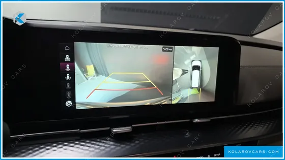 KIA CARNIVAL GASOLINE 9-SEATER HI-LIMOUSINE
