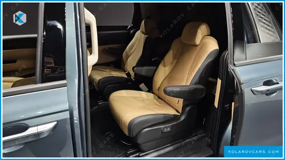 KIA CARNIVAL 9-SEATER SIGNATURE