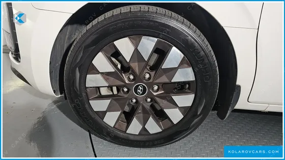 HYUNDAI STARIA 4WD LOUNGE 7-SEATER