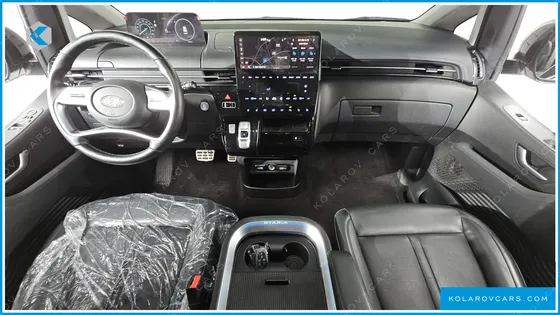 HYUNDAI STARIA 4WD LOUNGE 7-SEATER