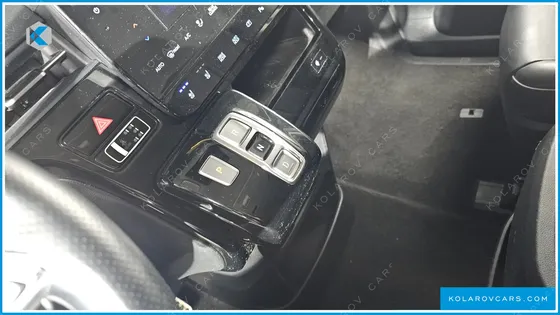 HYUNDAI STARIA 4WD LOUNGE 7-SEATER