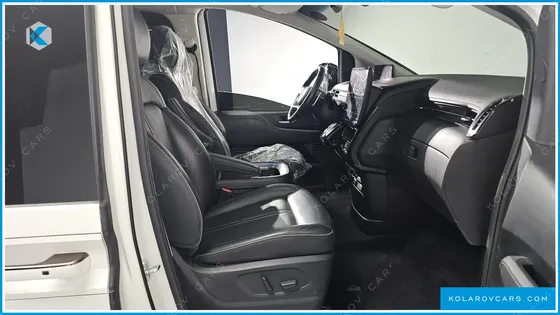HYUNDAI STARIA 4WD LOUNGE 7-SEATER