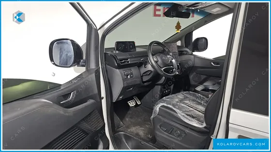 HYUNDAI STARIA 4WD LOUNGE 7-SEATER