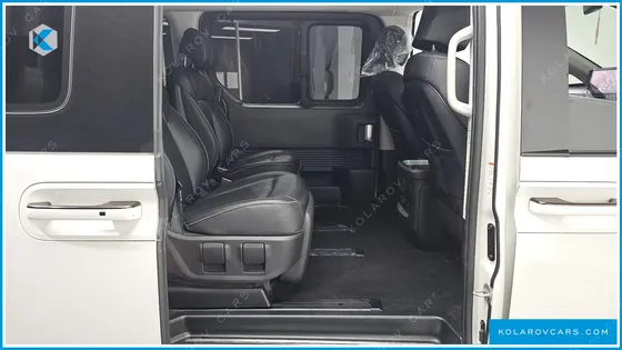 HYUNDAI STARIA 4WD LOUNGE 7-SEATER