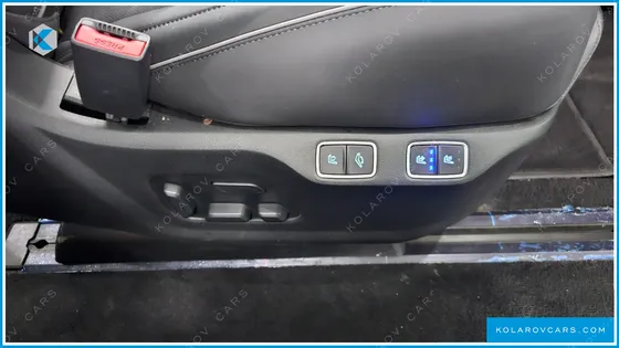 HYUNDAI STARIA 4WD LOUNGE 7-SEATER