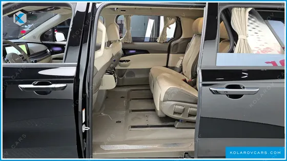 KIA CARNIVAL 7-SEATER HI-LIMOUSINE