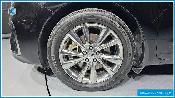 KIA CARNIVAL 9-SEATER NOBLESSE