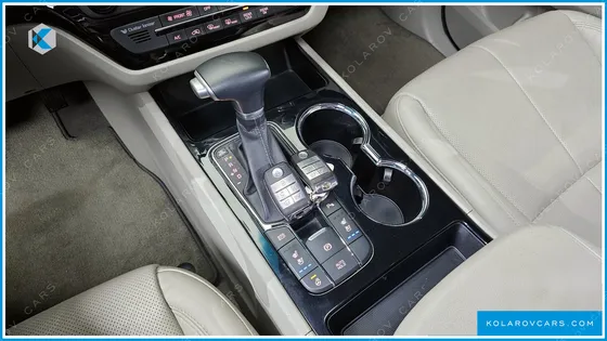 KIA CARNIVAL 9-SEATER NOBLESSE