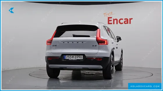 VOLVO XC40 B4 INSCRIPTION
