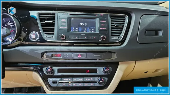 KIA CARNIVAL 9-SEATER HI-LIMOUSINE