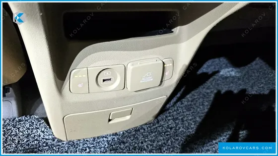 KIA CARNIVAL 9-SEATER HI-LIMOUSINE