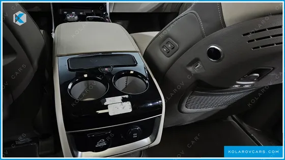 KIA CARNIVAL 7-SEATER HI-LIMOUSINE