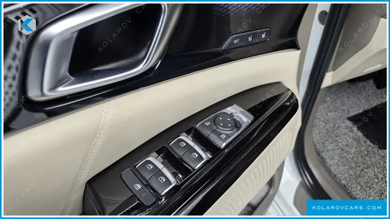 KIA CARNIVAL GASOLINE 9-SEATER HI-LIMOUSINE
