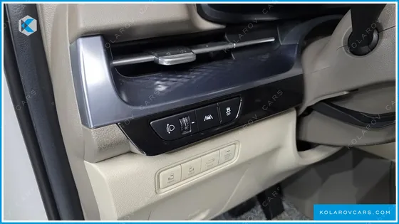 KIA CARNIVAL GASOLINE 9-SEATER HI-LIMOUSINE